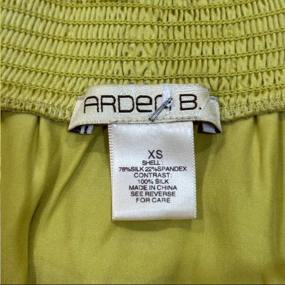Arden B Yellow and Black Blouse - Picture 3 of 3
